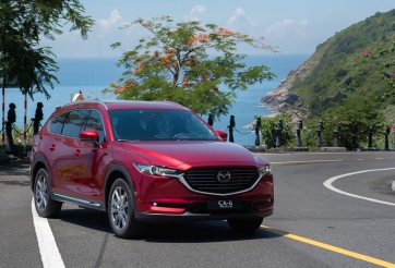 Giá xe Mazda CX-8 giảm 150 triệu, tặng kèm phụ kiện chính hãng