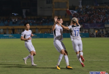 Xuân Trường nhận quà đặc biệt trong ngày HAGL thua trận