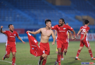 Cựu đội trưởng U19 Việt Nam xin lỗi sau khi lập siêu phẩm