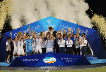 VIDEO: HLV Trương Việt Hoàng xúc động nói về chức vô địch