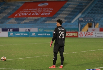 VIDEO: Nguyên Mạnh cản phá siêu phàm giúp Viettel vô địch