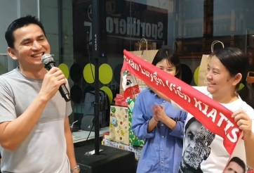 VIDEO: Kiatisak hát hit 'Hãy về đây bên anh' siêu ngọt