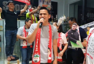 VIDEO: Kiatisak 'quẩy' tưng bừng trước ngày sang Việt Nam