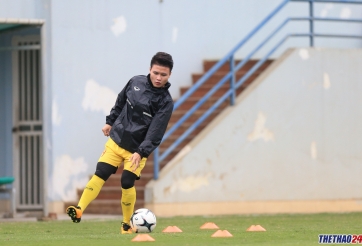 Quang Hải, Tuấn Anh phải tập riêng, Hồng Duy thích thú với bài khởi động