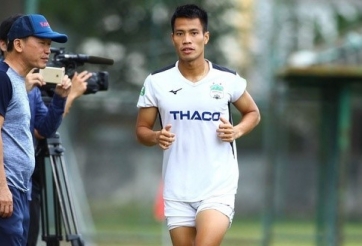 Bầu Đức chia tay cầu thủ đầu tiên dưới thời Kiatisak