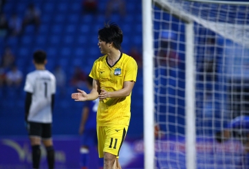 HAGL hòa kịch tính Nam Định trong ngày đầu Kiatisak dẫn dắt