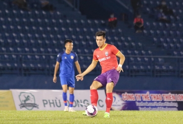 Bình Dương hòa Khánh Hòa trong ngày Tiến Linh ngồi ngoài