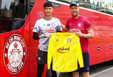 TP. HCM chiêu mộ thủ môn thứ 4, Bùi Tiến Dũng hết cửa bắt chính?