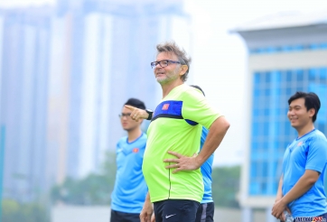 Đàn em Công Phượng, Quang Hải ngơ ngác trước bài tập lạ của HLV Troussier