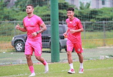 Cựu tuyển thủ Việt Nam hóa tiền đạo hủy diệt đội nhà