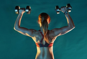 Hướng dẫn 4 bài tập tạ tay phổ biến cho nữ