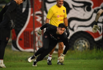 Đội bóng của Đặng Văn Lâm phải đá lại 'trận đấu mất điện'