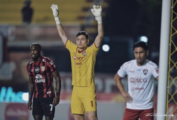 Văn Lâm bất ngờ bị gạch khỏi danh sách tiêu biểu Thai League