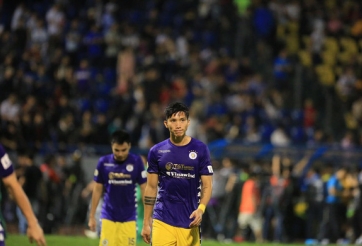 BHL và cầu thủ Hà Nội 'thất thần' dù thắng đậm Quảng Ninh