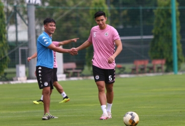 Văn Hậu 'dửng dưng' trước tin đồn sang Hàn Quốc