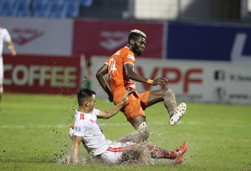 Ngoại binh 'đắt khách' ở V.League mắc kẹt ở Trung Đông