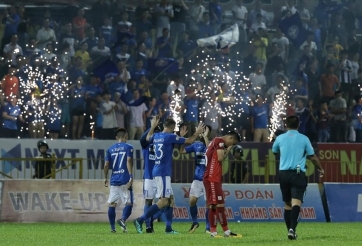 Hi hữu: CĐV làm quân xanh cho đội bóng V.League