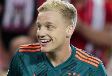 Van de Beek được MU làm điều tương tự như Ronaldo