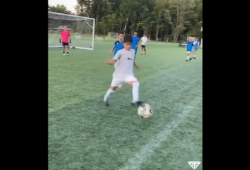 VIDEO: Cầu thủ nhí tái hiện siêu kỹ thuật của Cristiano Ronaldo