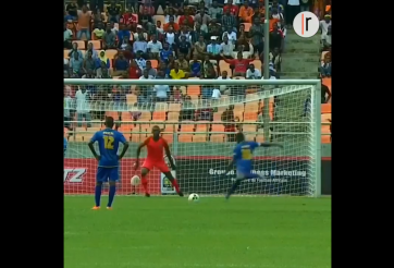 VIDEO: Thi triển 'tuyệt kỹ' đá penalty khiến thủ môn khóc thét