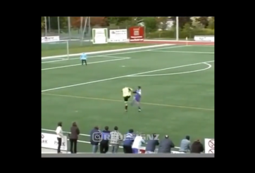 VIDEO: Những pha hạ đo ván đối phương trên sân bóng như võ sĩ