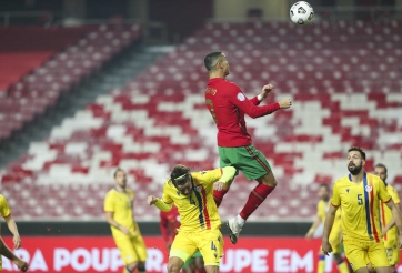 'Đứng hình' với pha bật nhảy phi thường của Ronaldo ở tuổi 35