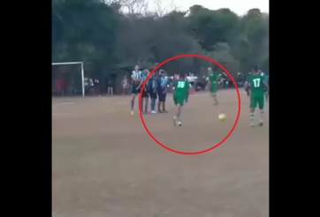 VIDEO: Fan cuồng Ronaldo và cú sút mang tầm 'vũ trụ'