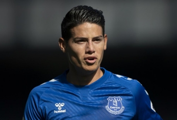 VIDEO: Ngôi sao hàng đầu NHA bị đồng đội làm bẽ mặt ngay trên sân