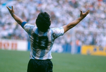 Tin HOT bóng đá 26/11: FIFA treo áo số 10 vĩnh viễn để vinh danh Maradona?