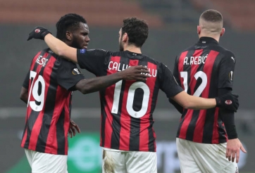 AC Milan giành 3 điểm trong cơn mưa bàn thắng