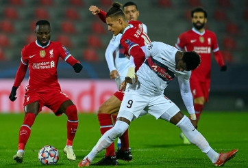 Salah ghi bàn, Liverpool vẫn bị đội bét bảng cầm chân