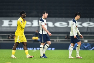 Tottenham bị cầm chân bởi đội bóng thuộc nhóm cầm đèn đỏ