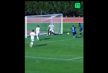 VIDEO: Tiền đạo bước chân trái ra khỏi nhà và hai cú sút nhớ đời