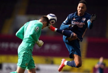 Arsenal đánh rơi chiến thắng với sai lầm tai hại của Xhaka