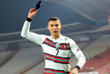 Băng thủ quân của Ronaldo được định giá bất ngờ, giúp cứu người Serbia