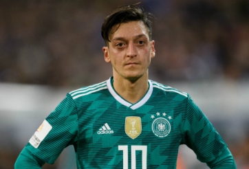 SỐC: Ozil cay đắng viết tâm thư, chính thức từ giã ĐTQG
