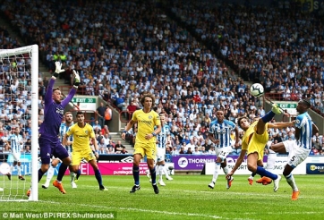 Tân binh tỏa sáng, Chelsea tạm chiếm ngôi đầu NHA