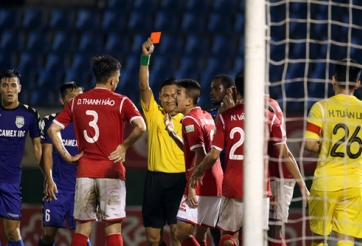 HLV Phan Thanh Hùng ủng hộ quyết định 'bẻ còi' của trọng tài