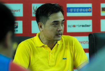 HLV Đức Thắng: Tiếng còi méo mó của trọng tài đã giết chết trận đấu