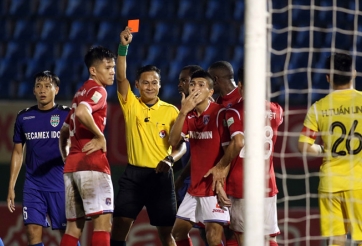Phạt trọng tài nhưng BTC không xóa thẻ đỏ 'oan' cho cầu thủ TQN
