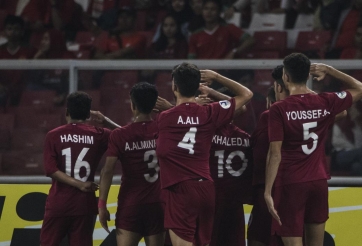 HLV Qatar phản đối dữ dội trước cáo buộc học trò cố tình ăn vạ