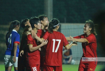 Đánh bại Singapore 11 bàn không gỡ, U19 nữ VN dẫn đầu bảng thuyết phục