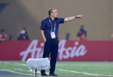 Trở về Việt Nam, HLV Park Hang Seo tưởng thưởng cho các học trò