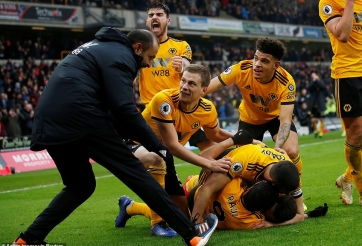 Dội mưa bàn thắng, Wolves vượt qua cựu VĐ NHA theo kịch bản điên rồ