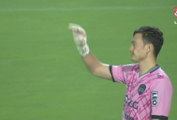 VIDEO: Sai lầm khó hiểu của Văn Lâm trong ngày ra mắt Muangthong