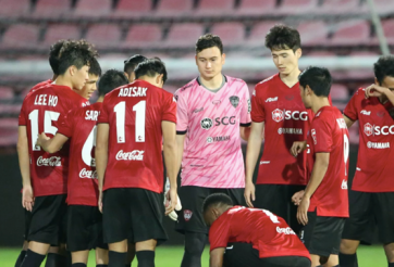 Muangthong thất bại cay đắng trong ngày Văn Lâm ra mắt