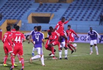 VIDEO: Hà Nội dội mưa bàn thắng khi hiệp 1 trôi qua ít phút