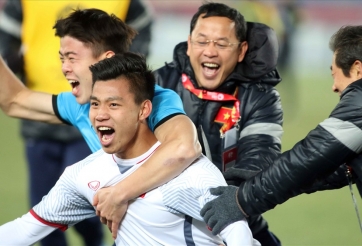 Văn Thanh về nước, mang tin vui đến NHM bóng đá Việt Nam