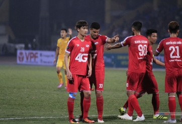 Tiến Dũng tỏa sáng, Viettel thắng kịch tính trước Nam Định