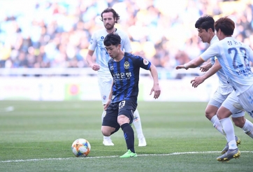 Tân HLV Incheon chỉ ra điểm yếu lớn của Công Phượng